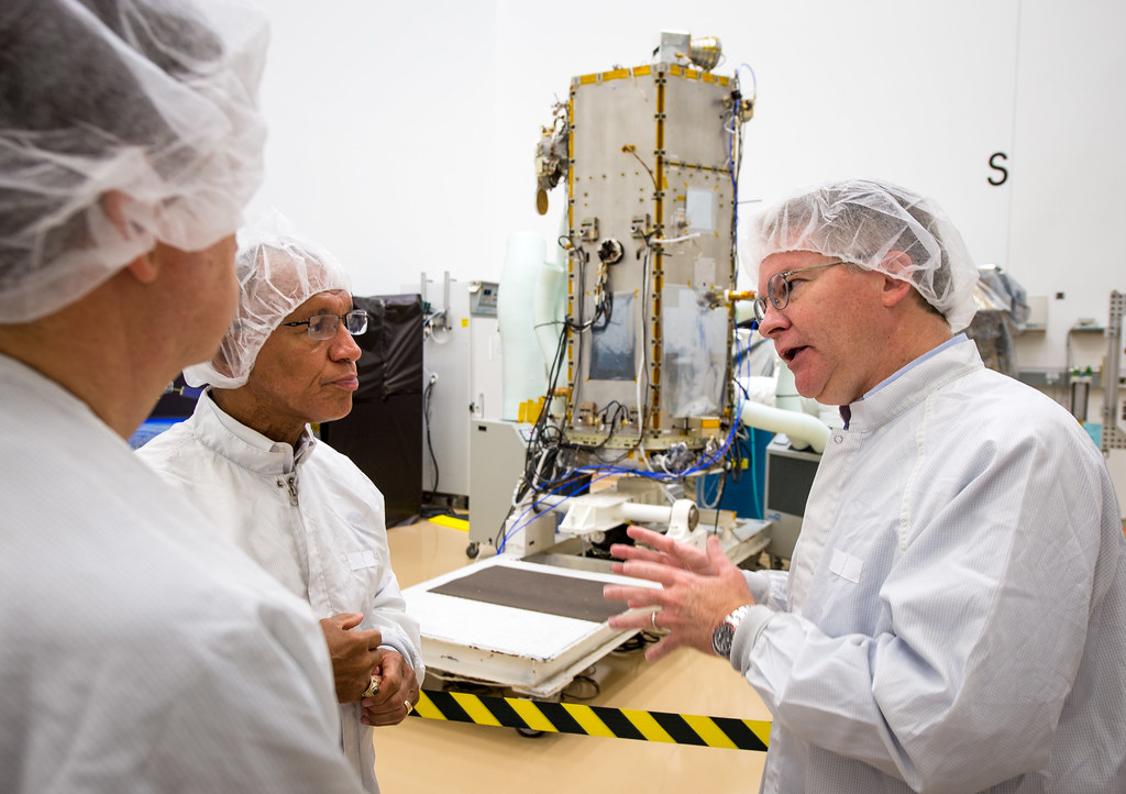 NASA Administrator Views OCO-2 Satellite (201308090001HQ)